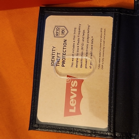 NWT/B Mens Levi's Mens Wallet. - Picture 10 of 14